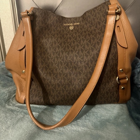Michael Kors Carrie Large Shoulder Bag Ivory Brown Women's Tasseled Signature - Picture 1 of 8